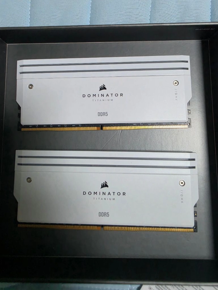 커세어 도미네이터 티타늄 64gb 화이트팝니다 이미지
