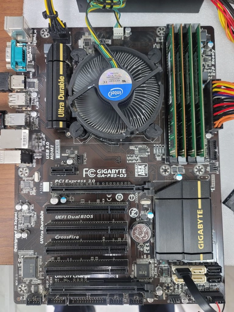 기가바이트 GA-P85-D3 메인보드 + 인텔 i5-4670 CPU 삼성16GB램 이미지