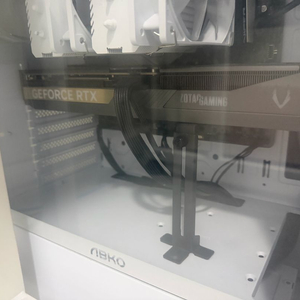 조탁 게이밍 RTX 5070 그래픽카드 이미지