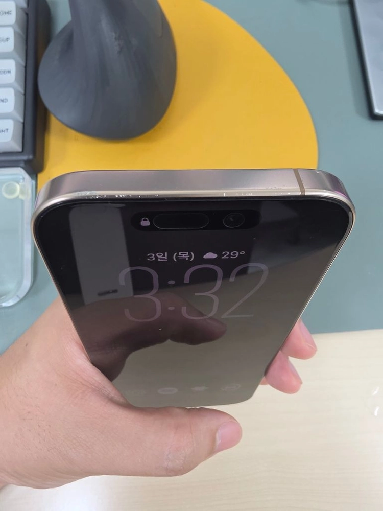 아이폰 16프로 256gb 데저트티타늄 이미지