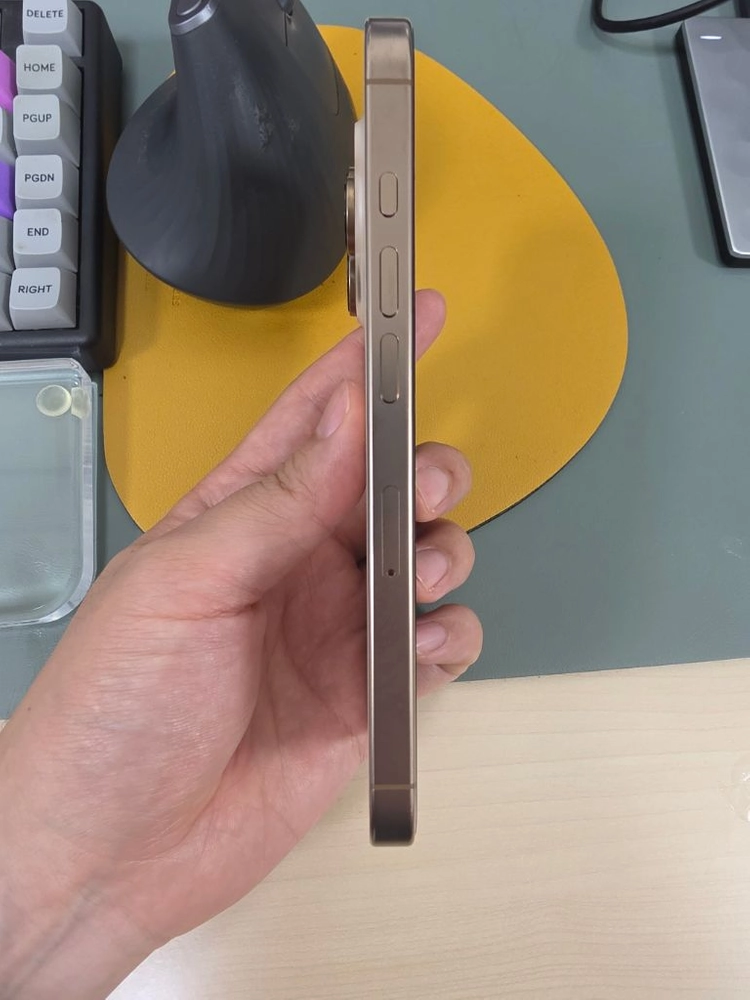 아이폰 16프로 256gb 데저트티타늄 이미지