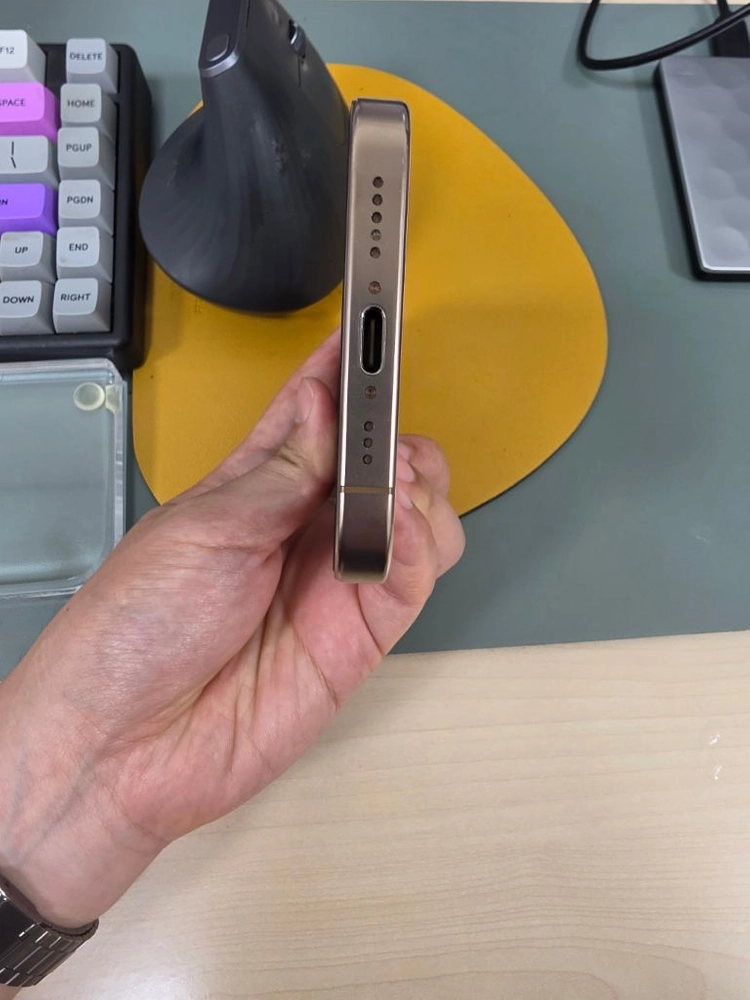 아이폰 16프로 256gb 데저트티타늄 이미지