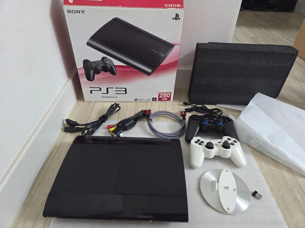 Sony PS3 플스3 슈퍼슬림(4005B, 250GB) 정품 거치대, 추가 호환 조이패드 포함 BOX 세트 - 안심되는 중고거래