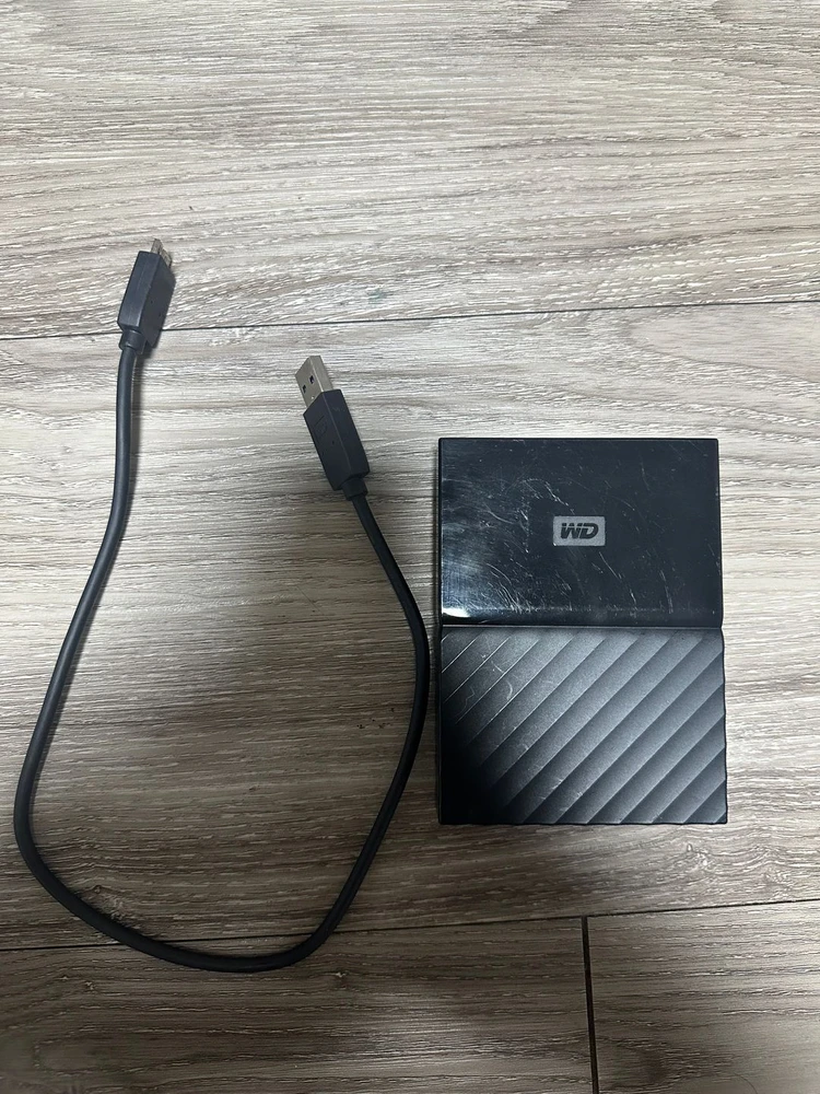 외장하드 WD My Passport 2tb 블랙 색상 판매합니다. 이미지