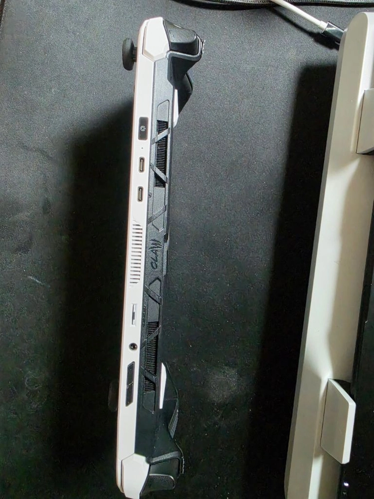msi claw a8 클로 umpc z2e 이미지