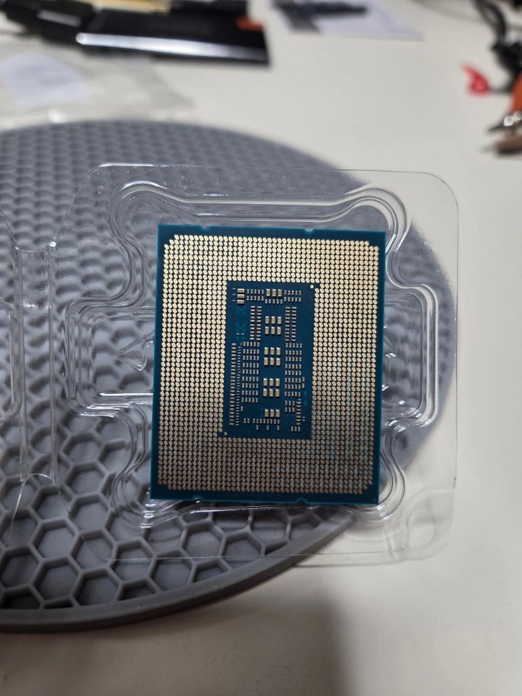 i5-13600kf cpu 단품 + 소켓가이드 이미지