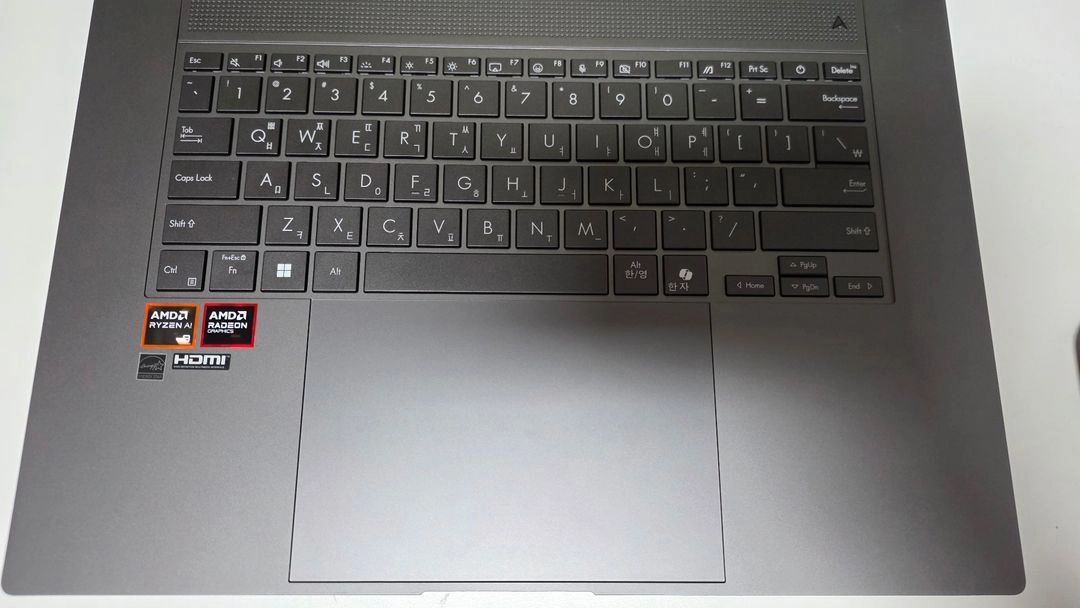 ASUS Zenbook S 16 UM5606WA 이미지