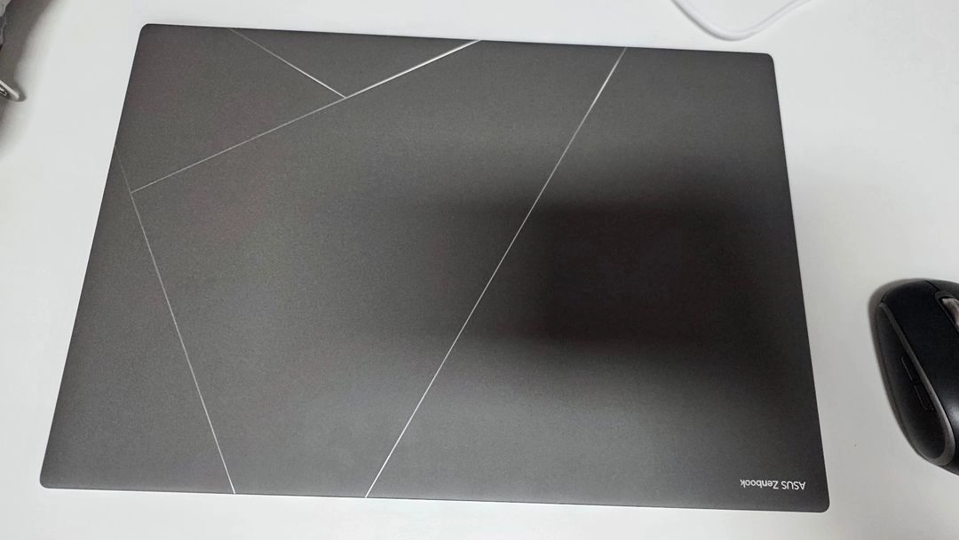 ASUS Zenbook S 16 UM5606WA 이미지