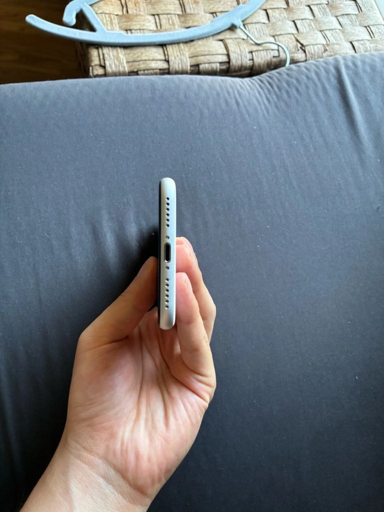 S급 아이폰 se2 128 화이트 이미지