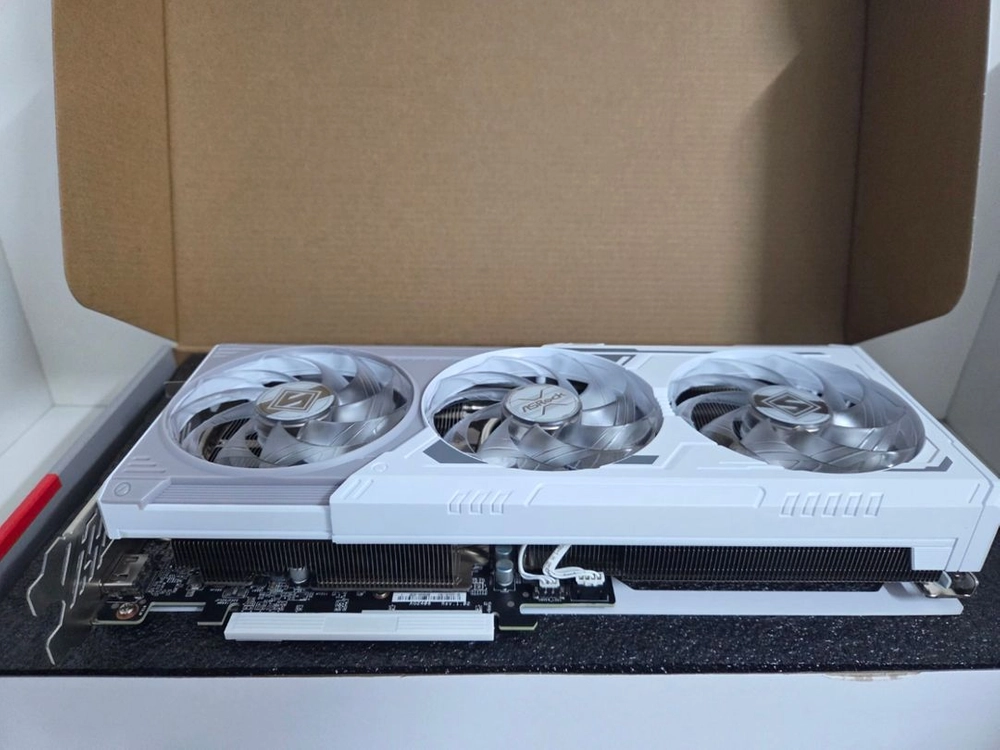 RX 9060 XT 16G 스틸레전드 화이트 이미지