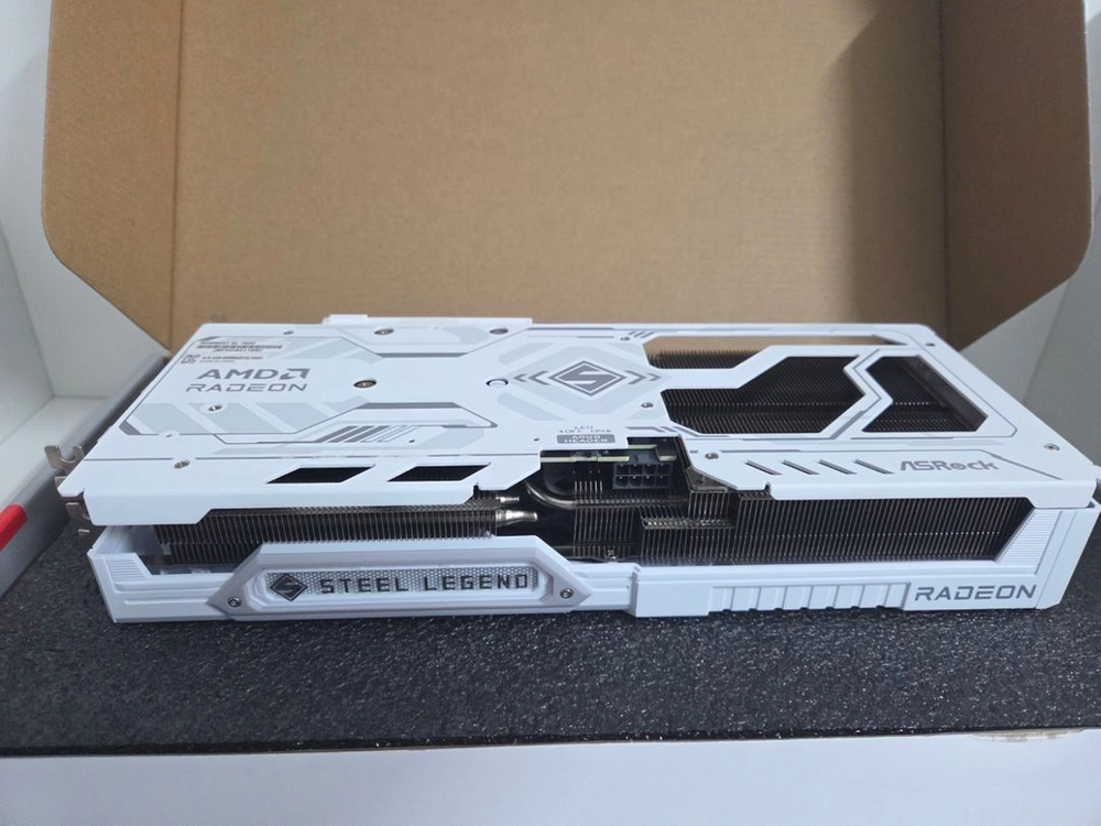 RX 9060 XT 16G 스틸레전드 화이트 이미지