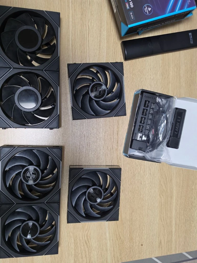 리안리 Lian Li UNI FAN TL 4개+ LCD 리버스 2개 120 블랙 이미지
