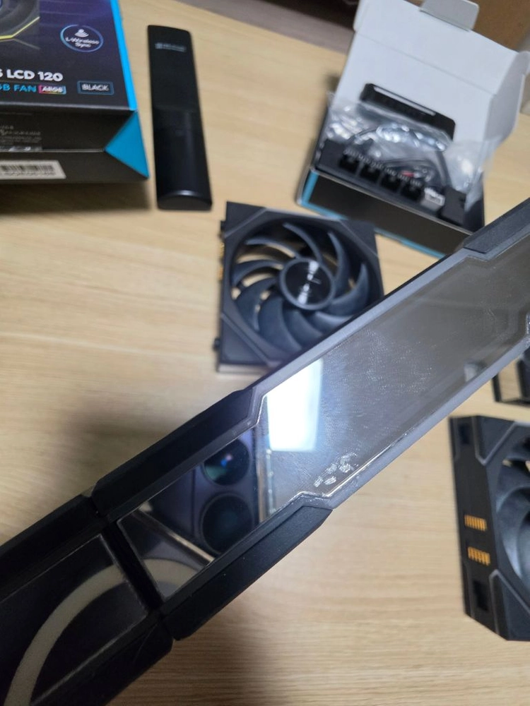 리안리 Lian Li UNI FAN TL 4개+ LCD 리버스 2개 120 블랙 이미지
