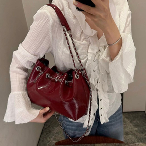카디널레드 디미백 버건디 이미지