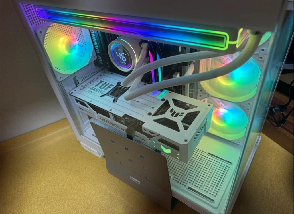 9800x3D + 5070Ti 화이트본체 - 안심되는 중고거래
