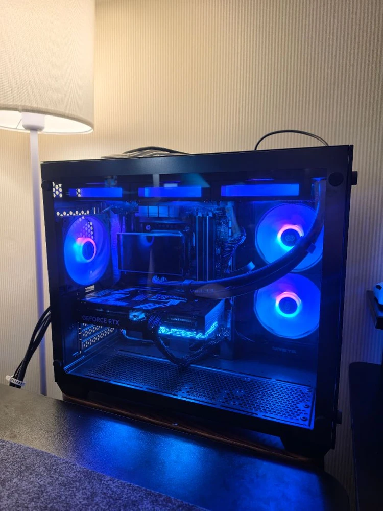 완본체 데스크탑 PC 팝니다 (인텔 270K PLUS / RTX 5070 12GB) - 안심되는 중고거래