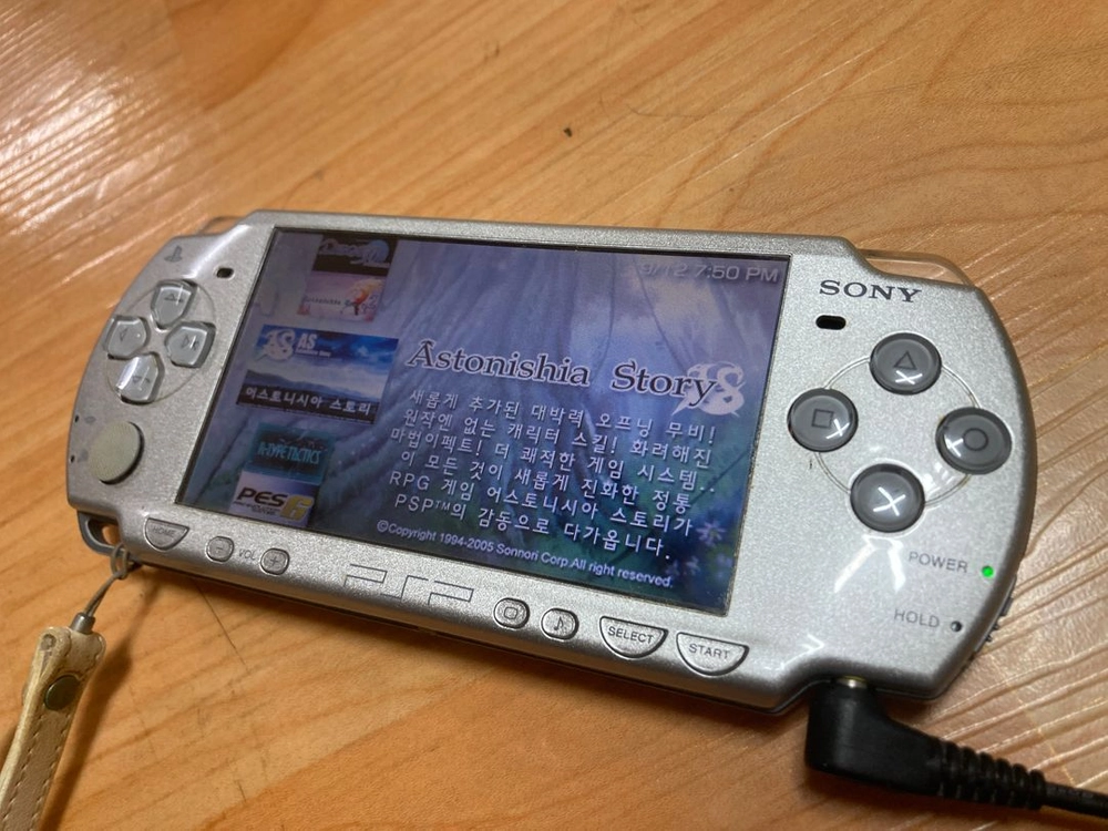 PSP 2000 아이스실버 세트 이미지