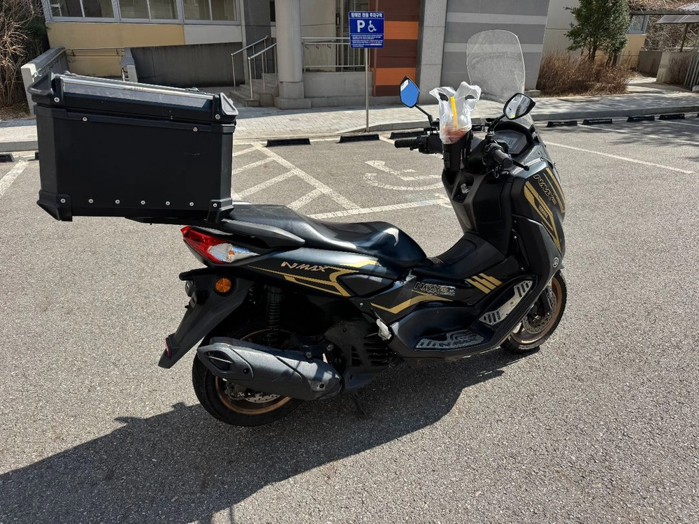 야마하 nmax125 23년 abs 풀데칼 팝니다 이미지