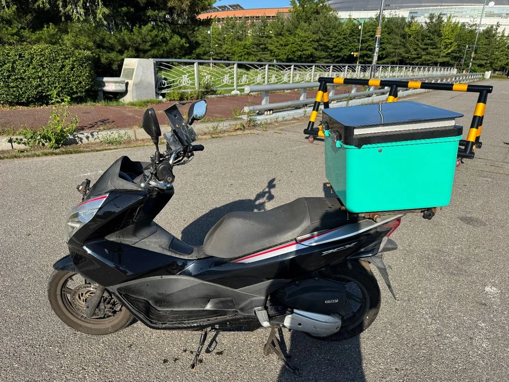 혼다 pcx125 18년 스페셜컬러 배달셋팅 팝니다 이미지