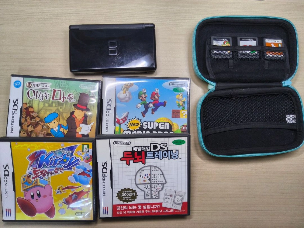 닌텐도 ds lite 블랙 + 칩 7개 (r4칩 포함) - 안심되는 중고거래