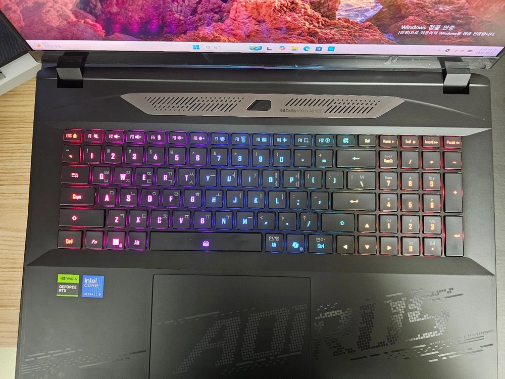 AORUS MASTER 18 275hx rtx5090 게이밍 노트북 이미지