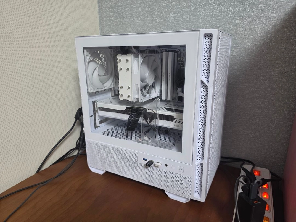 완본체 5500X3D + Arc B580 / 4000MHz 32G / 화이트 게이밍 PC - 안심되는 중고거래