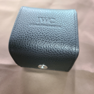 IWC 시계 가죽 케이스 보관함 이미지