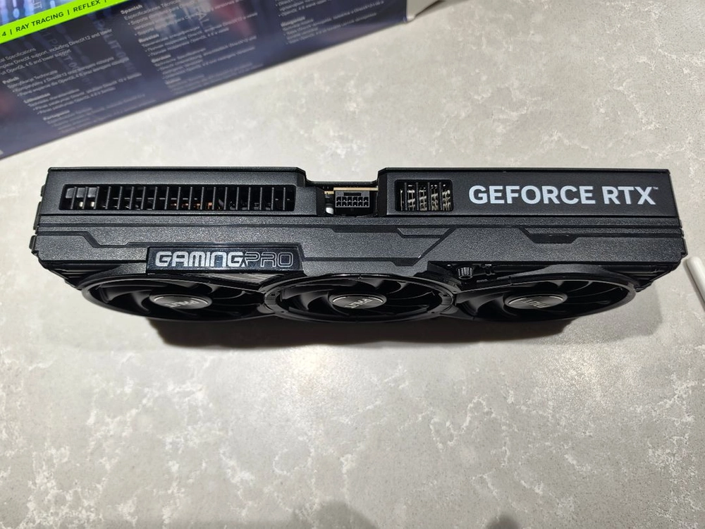 RTX 5070 Ti 그래픽카드 이미지