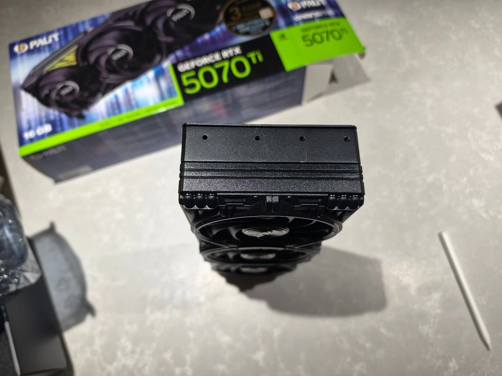 RTX 5070 Ti 그래픽카드 이미지