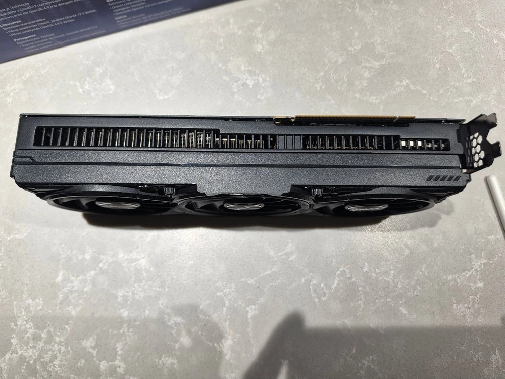 RTX 5070 Ti 그래픽카드 이미지