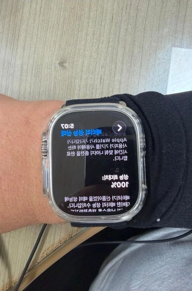 애플워치 울트라 3 49mm 티타늄 네이비 스포츠 루프 - 안심되는 중고거래