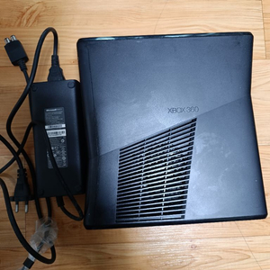 XBOX360 S 250GB 본체 + 전원 어댑터 이미지
