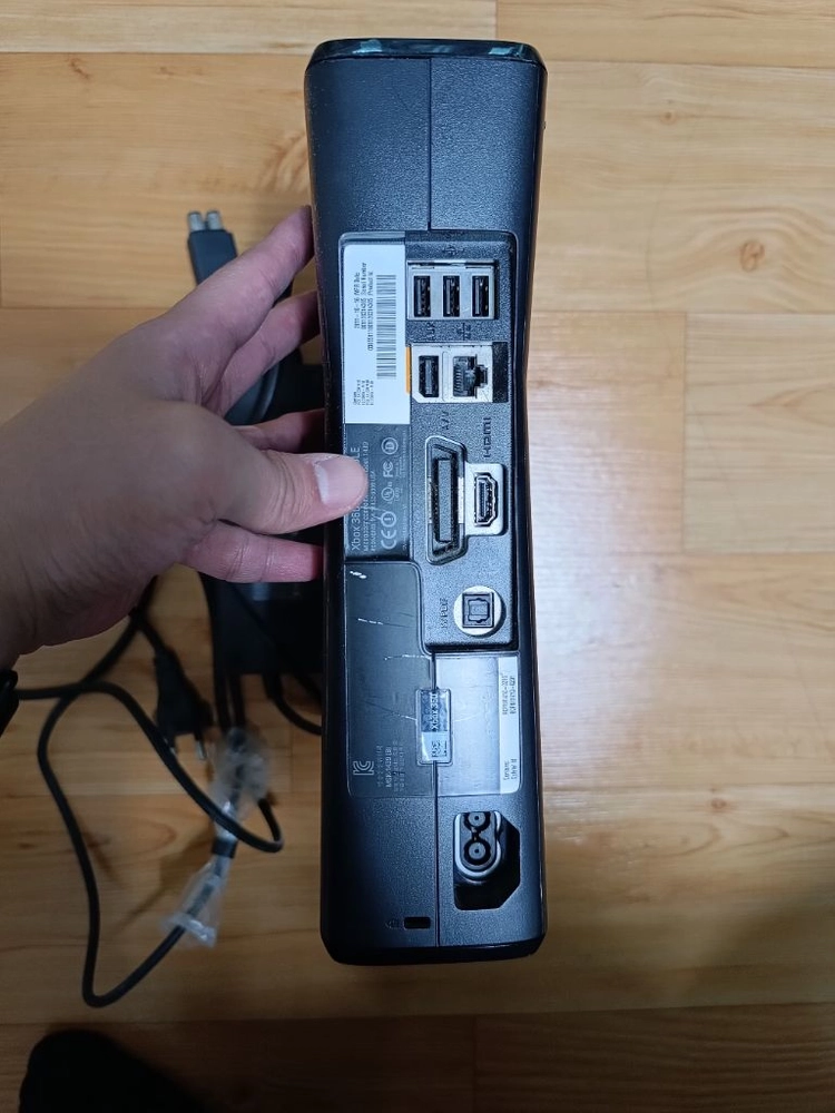 XBOX360 S 250GB 본체 + 전원 어댑터 이미지
