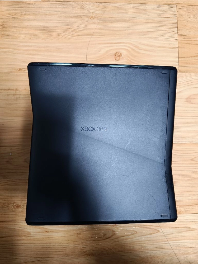 XBOX360 S 250GB 본체 + 전원 어댑터 이미지