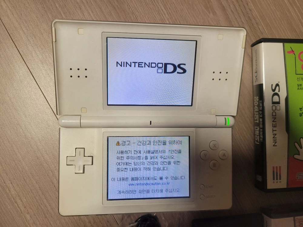 황변없음 닌텐도ds dslite 흰색 펜슬 충전기 팩4개 일괄 팔아요.모든버튼 조정 터치 다아잘되구요.. - 안심되는 중고거래