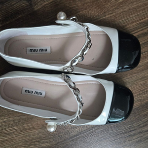 미우미우 진주체인 메리제인 이미지