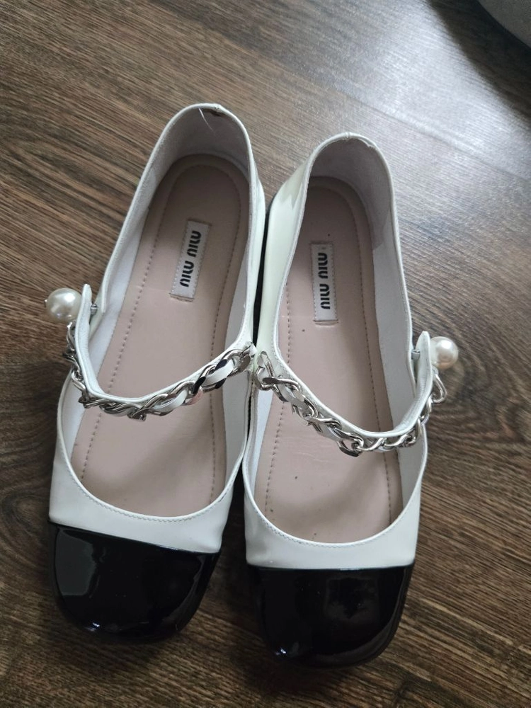 미우미우 진주체인 메리제인 이미지