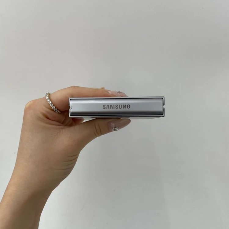 갤럭시Z플립6 실버 256GB 495119 울산중고폰 이미지