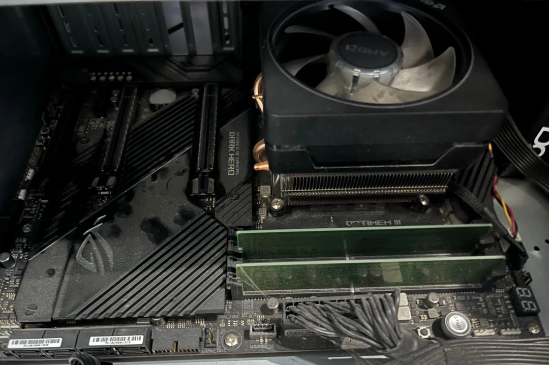 X570 다크히어로외, 3700X, DDR4 32GB (ROG Crosshair VIII Dark Hero) - 안심되는 중고거래