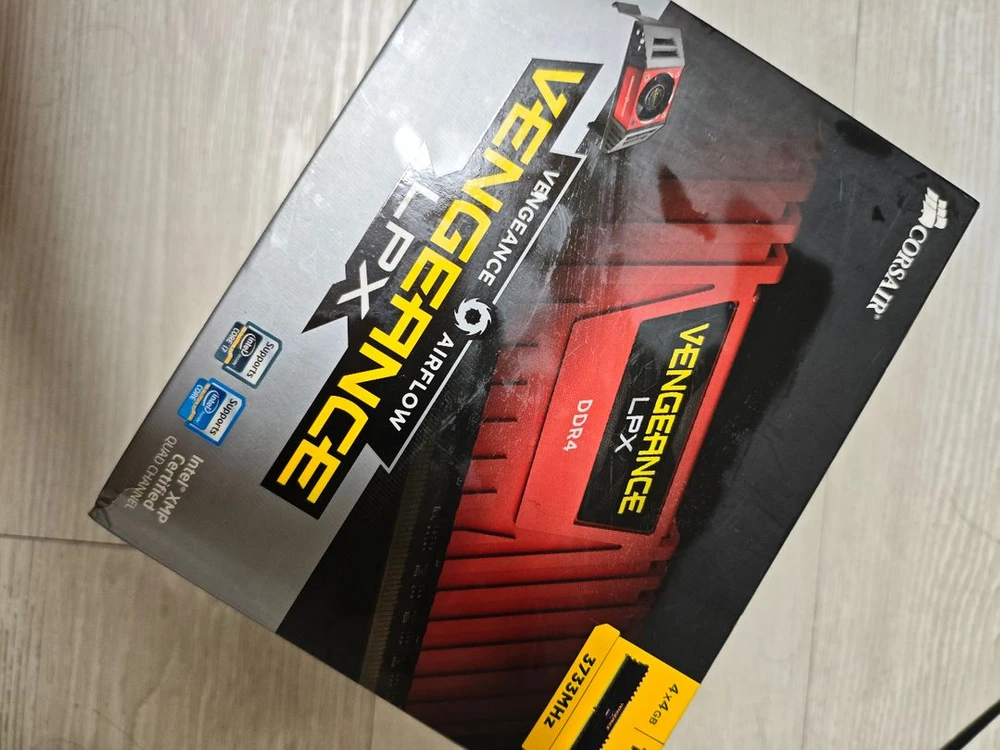 corsair DDR4 16GB 메모리 이미지