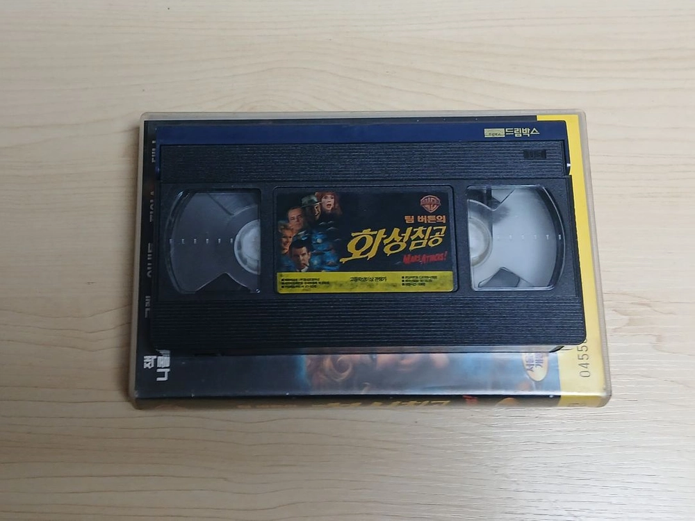 SF 외계인 블랙 코메디 실사 3D 애니메이션 팀 버튼 감독 잭니콜슨 외 다수 화성침공 비디오 테이프 이미지