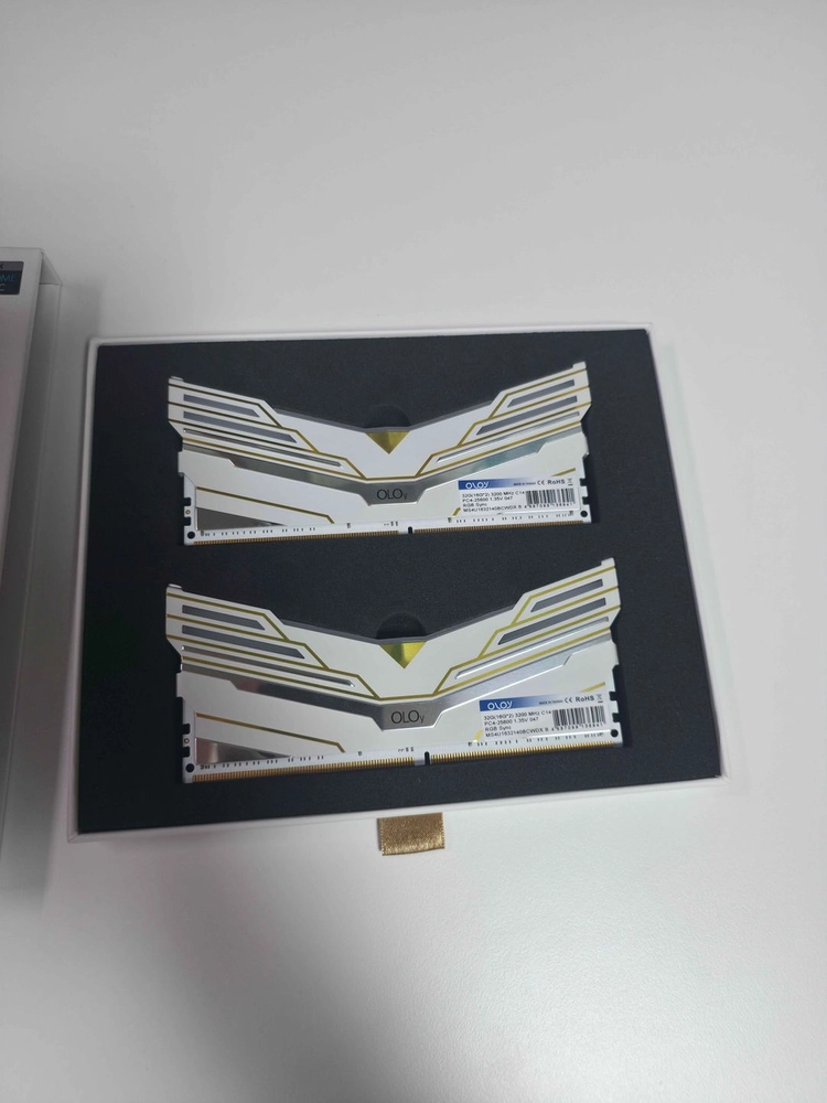 OLOy WARHAWK DDR4 CL14 3200 (16x2) 램 팝니다. 이미지