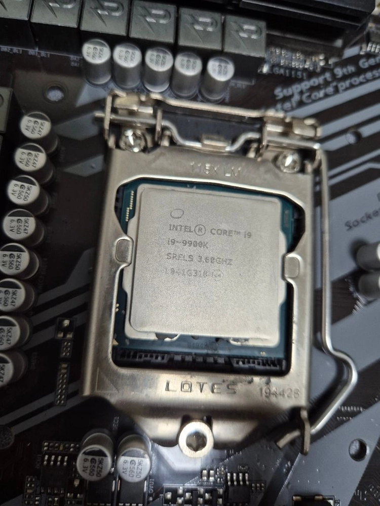 인텔 i9-9900K 팔아요 (Z390 메인보드,cpu쿨러 덤으로 드림) 이미지