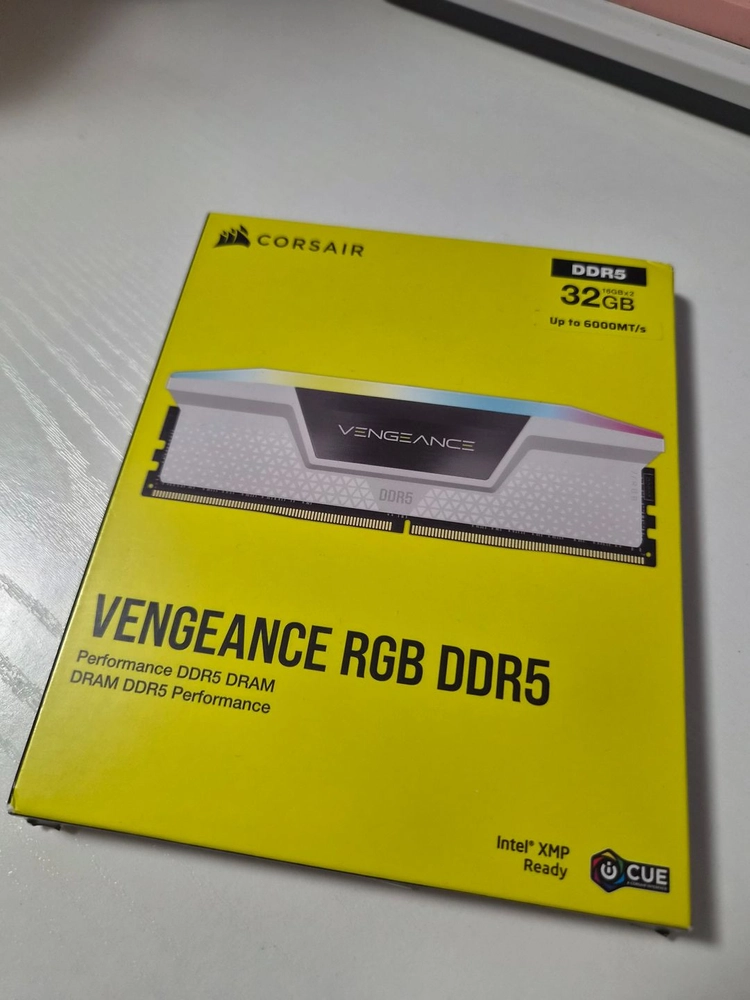 [미개봉 새상품] 커세어 CORSAIR DDR5 32GB 6000MHz CL36 VENGEANCE RGB 화이트 램 이미지