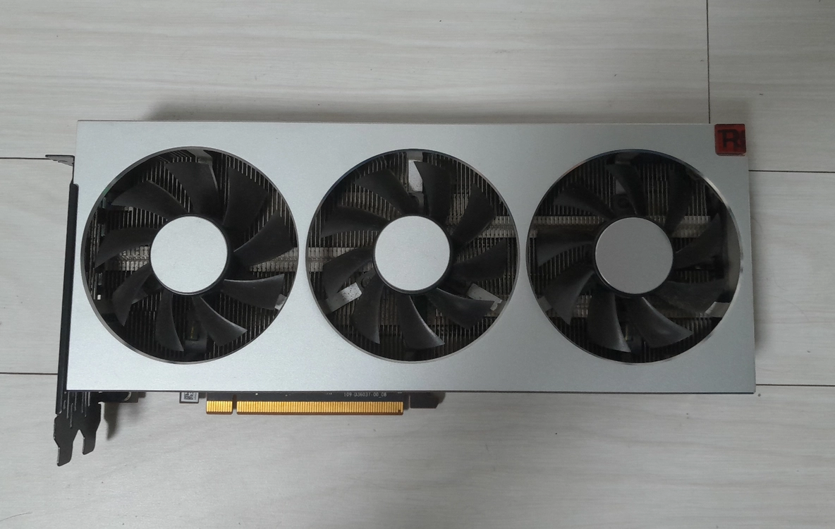AMD Radeon VII 16GB 그래픽카드 - 안심되는 중고거래