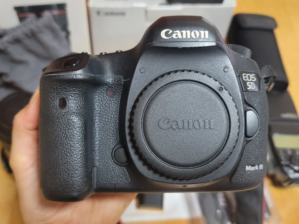 캐논 5D Mark III 오막삼 + EF 24-70 F2.8L II 신계륵 + 580EX II + 무선동조기 일괄 이미지