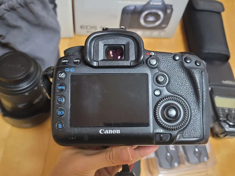 캐논 5D Mark III 오막삼 + EF 24-70 F2.8L II 신계륵 + 580EX II + 무선동조기 일괄 이미지