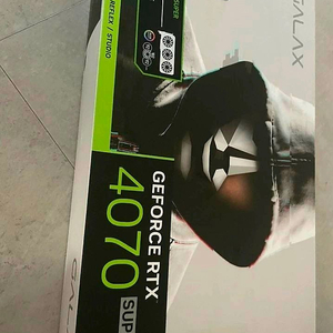 갤럭시 RTX 4070 SUPER 그래픽카드 화이트 이미지