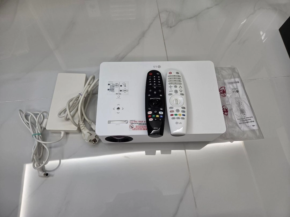 LG 시네빔 HU70LA 4K 빔프로젝터 판매합니다 - 안심되는 중고거래