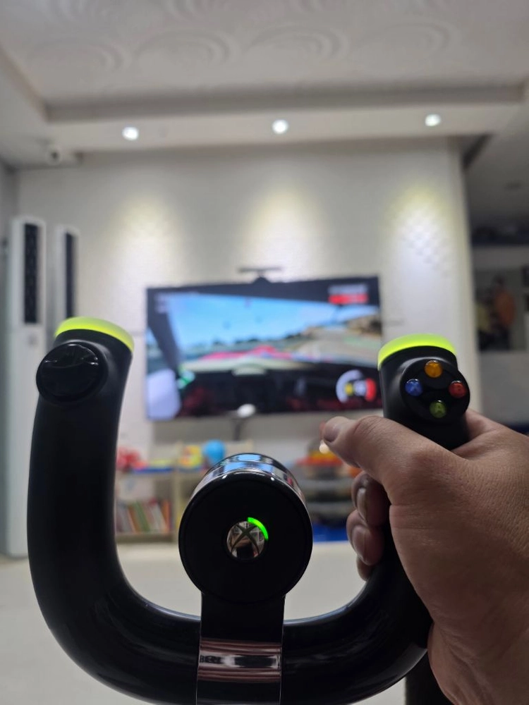 xbox360s 250gb + 키넥트 + 무선스피드휠1+ 포스피드백휠1 이미지